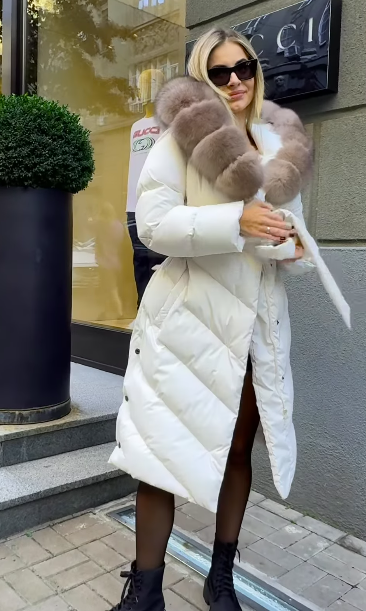 Mercedes | Abrigo de invierno con cuello de pelo